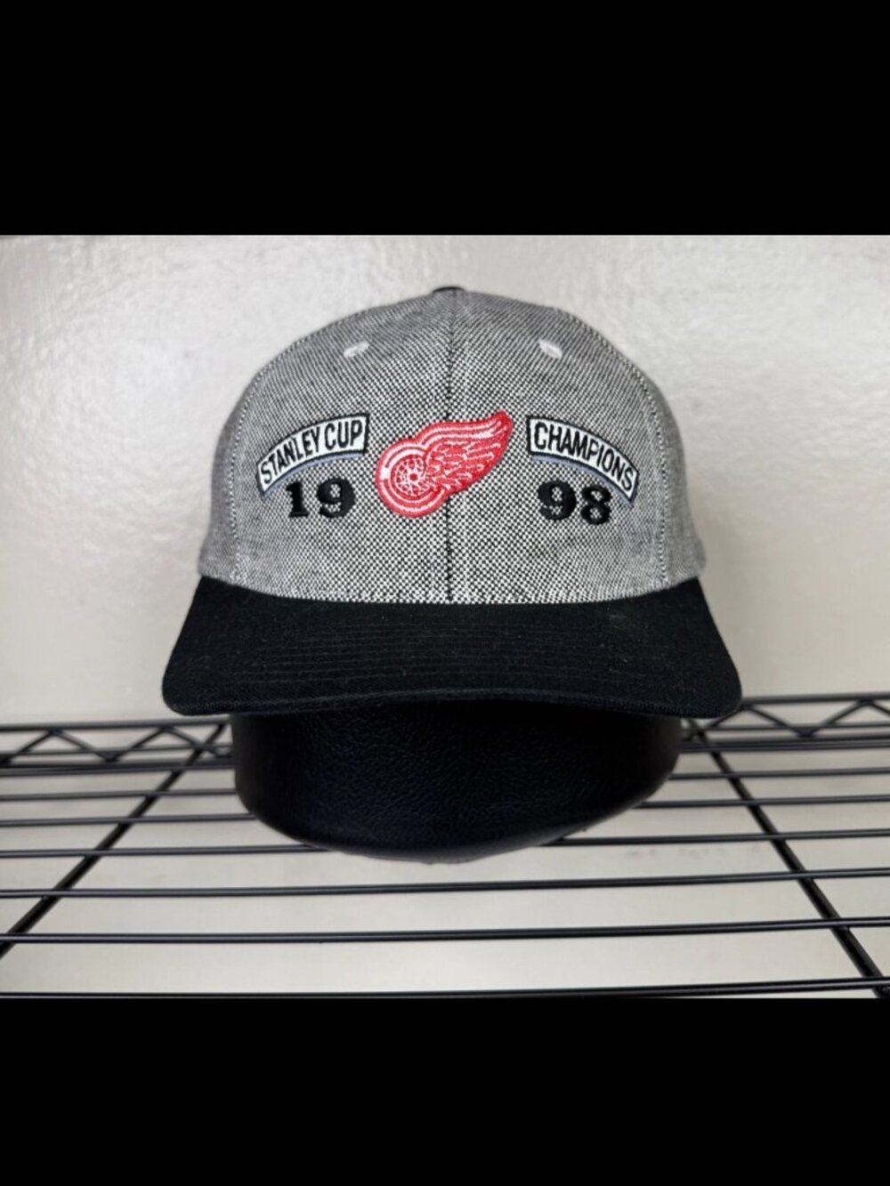 Detroit Red Wings VTG 1998 NHL Stanley Cup Hat Gray Sports Specialties Hockey
